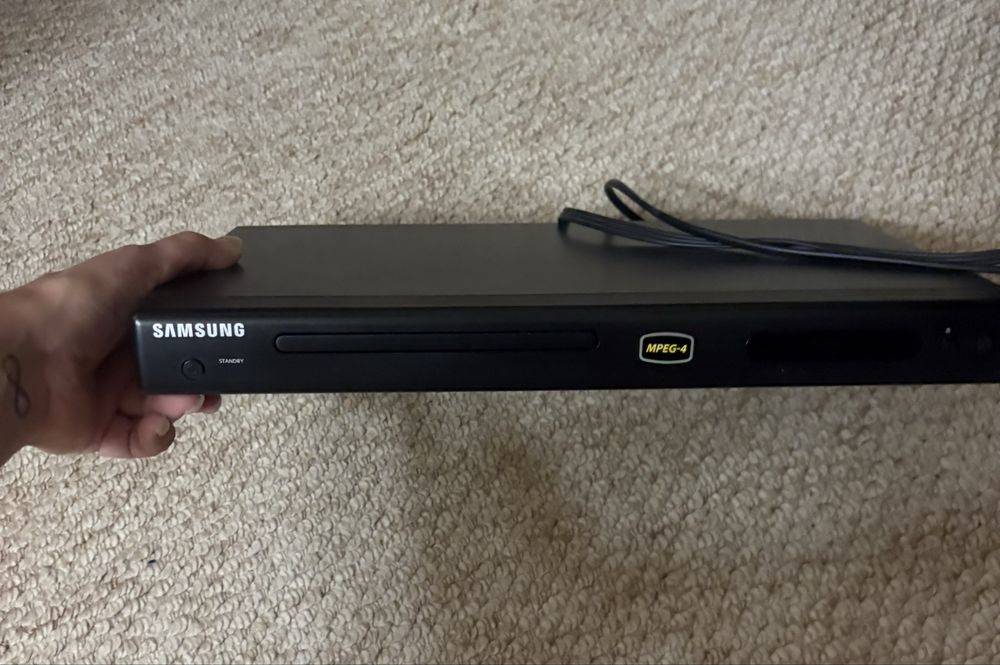 Продам dvd плейер  Samsung и видеомагнитофон Panasonic