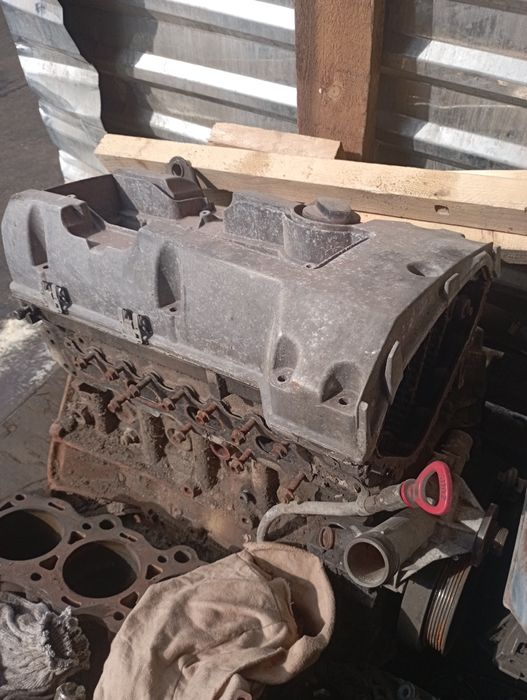 Двигатель Мерседес 111 плита