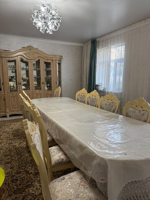 Горька,мебель стол стулья для гостиной