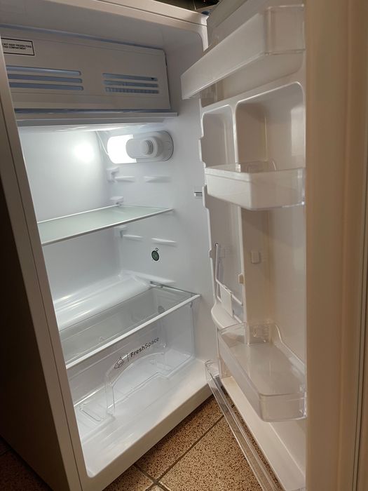 Хладилник продавам