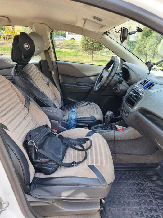 Chevrolet Cobalt, 2015 года выпуска.