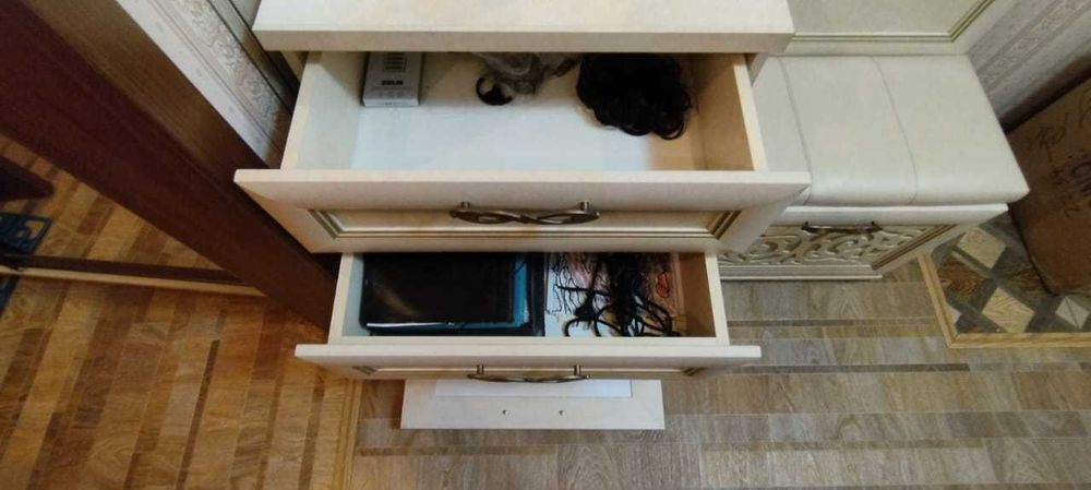 Продам прихожую состояние новое