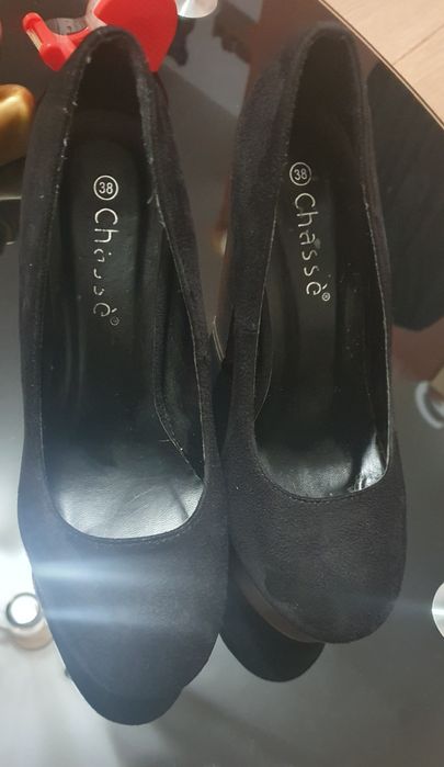 Pantofi eleganti se vad defectele in poze