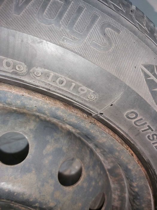 De vanzare 4 Cauciucuri vara + Jante  tabla 185/60 R15.