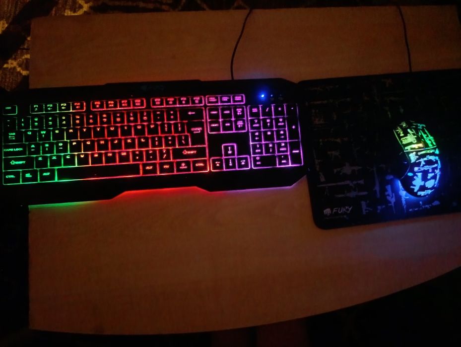 Геймърска LED клавиатура + LED мишка + мауспад | Почти нови