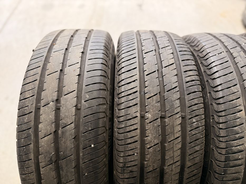 Бусови гуми с джанти 235/65/16С