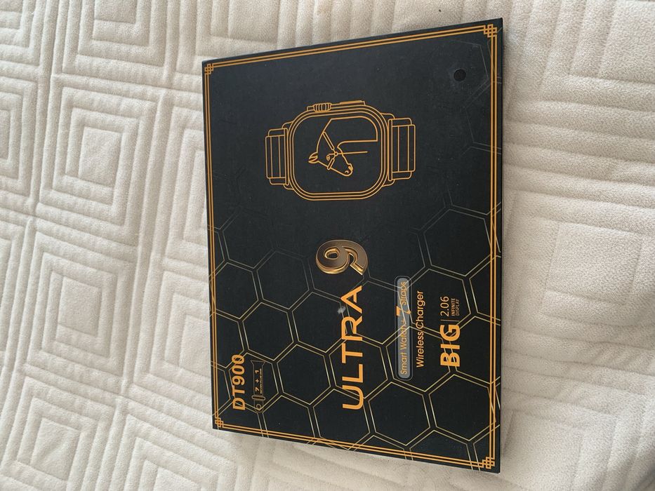 Электронные часы в хорошем состоянии