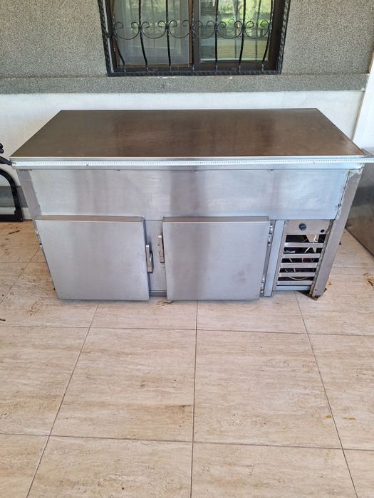 Frigider profesional inox cu una si doua usi Masa rece Ghiuveta dubla spalator Masa inox  reclama led Vitrină calda  Vitrină rece Cuțit electric