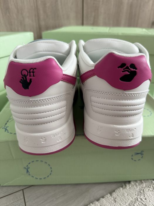 Off White ‘Out of office’ // Premium