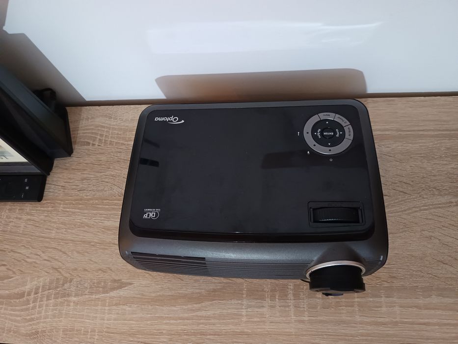 Vând Videoproiector Panasonic și Optoma