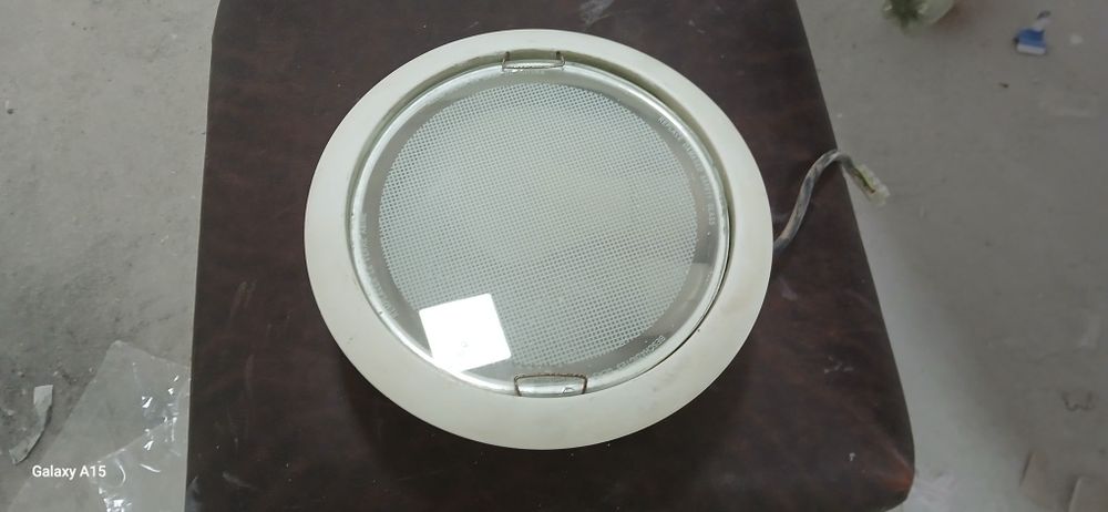 Plafoane tavan cu becuri incluse