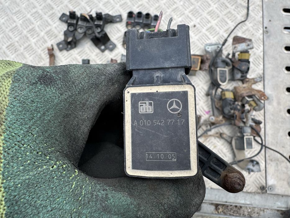 Датчик ниво(Кантар) на фарове и Airmatic и датчик ускорение Mercedes