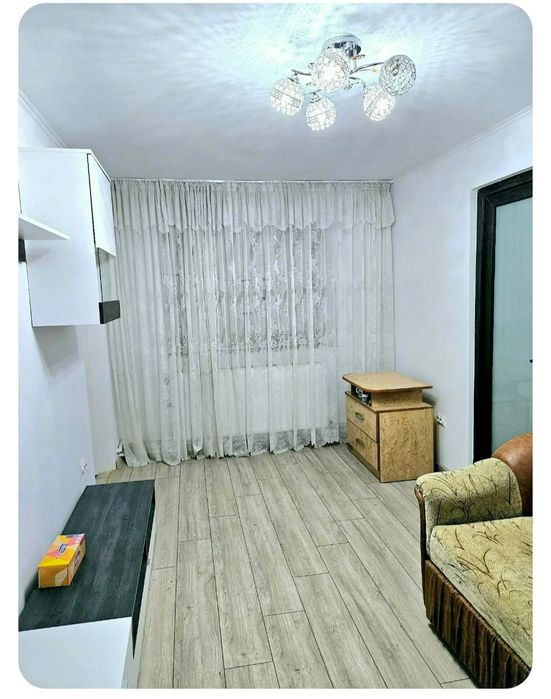 Închiriez apartament