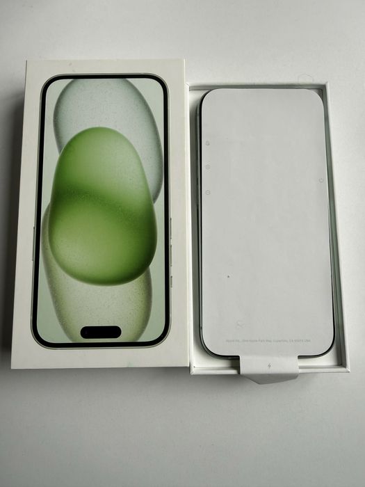 Vand telefon Iphone 15  stare buna