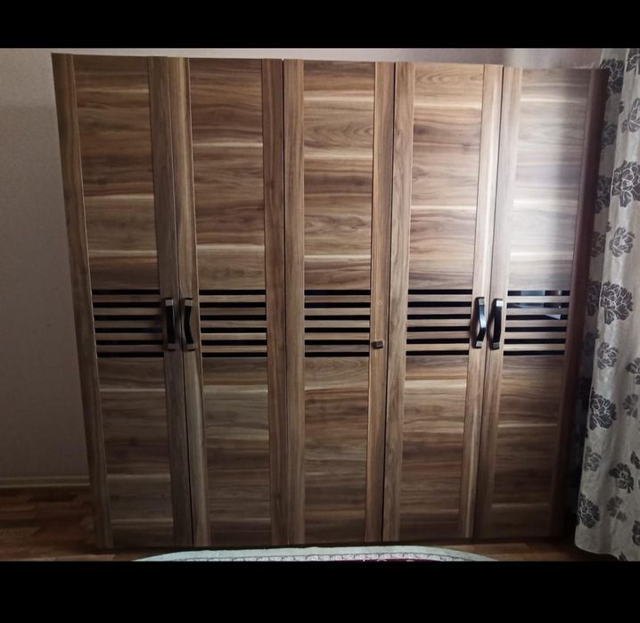 В хорошем состоянии спальный гарнитур