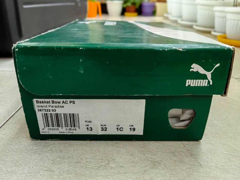 PUMA BASKET BOW Момичешки баскетболни кецове 32 номер.