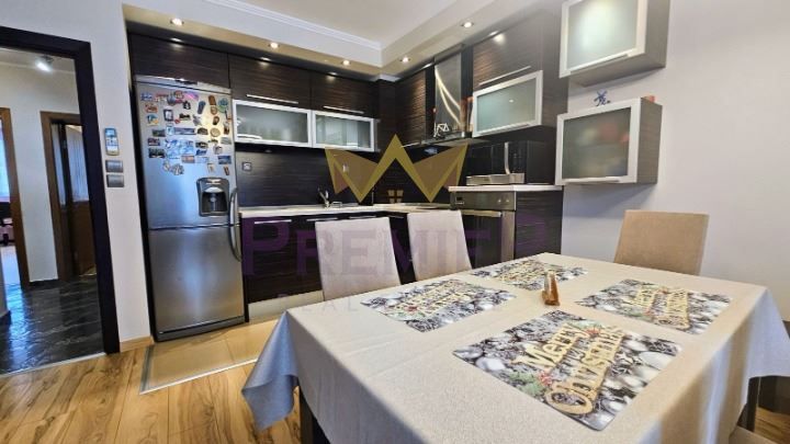 Дава се под наем Тристаен апартамент в Варна, Левски - 95 кв.м за 767 € - Снимка #2