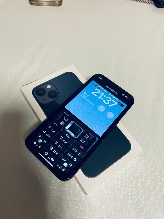 Продам Айфон 13.