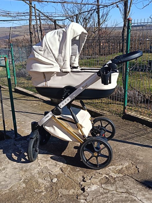 Vând Cărucior, pătuț...etc pt bebeluși