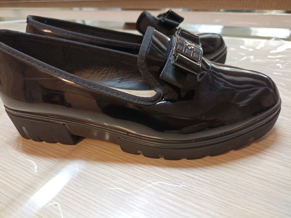 Новые туфли 39 размера