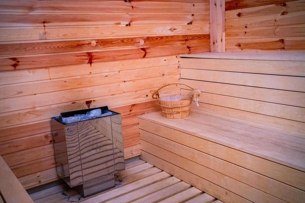 Domeniu turistic la malul lacului — Pensiune cu SPA și sală de evenimente, la 25 km de Oradea