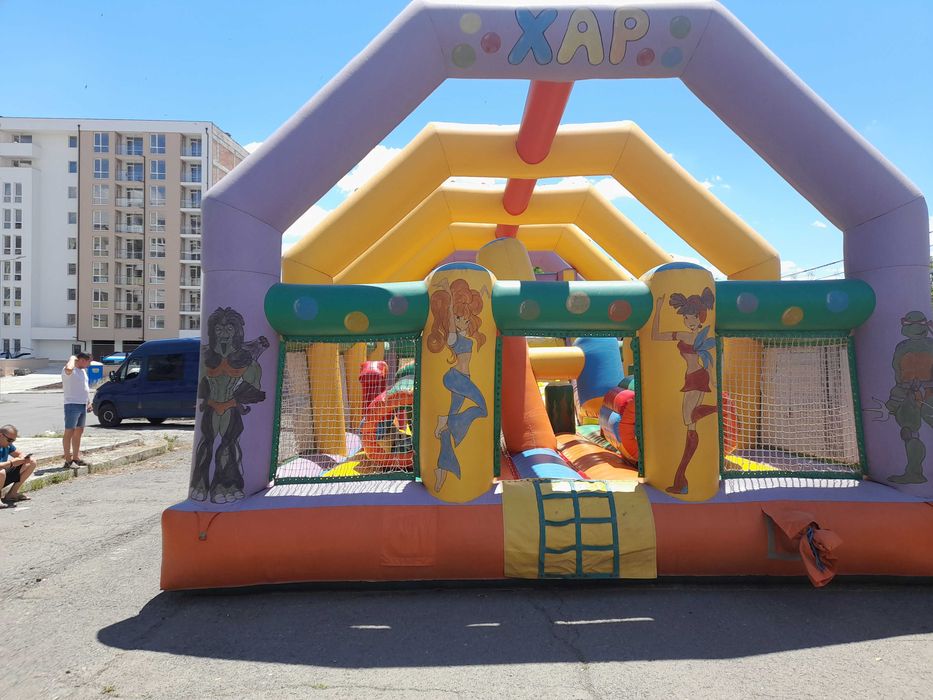 български надуваем батут- замък