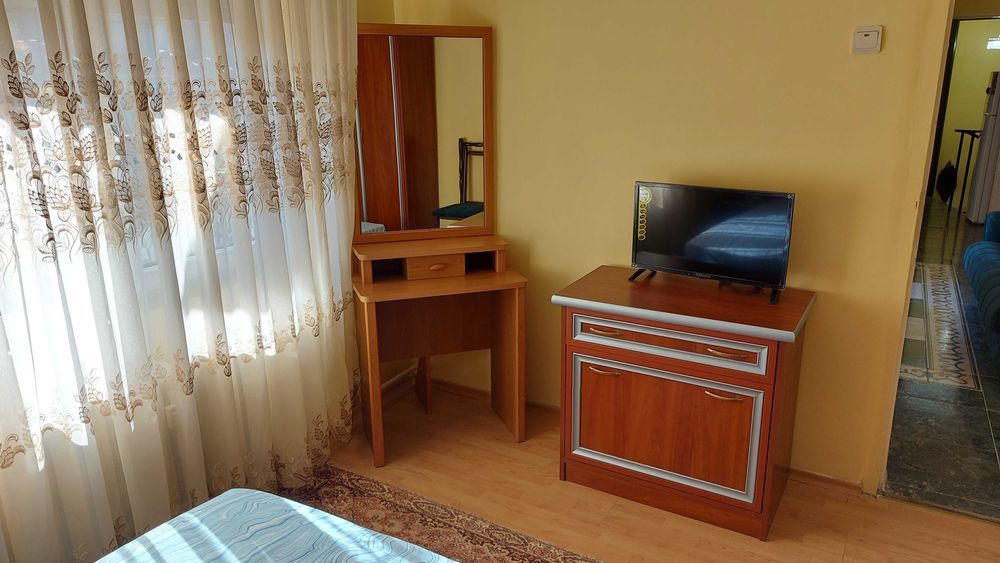 Под НАЕМ, КЪЩА, Идеален Център