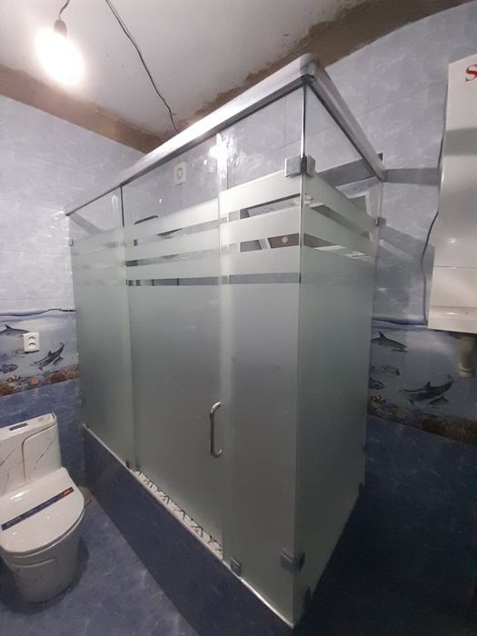 стеклянные душевые перегородки