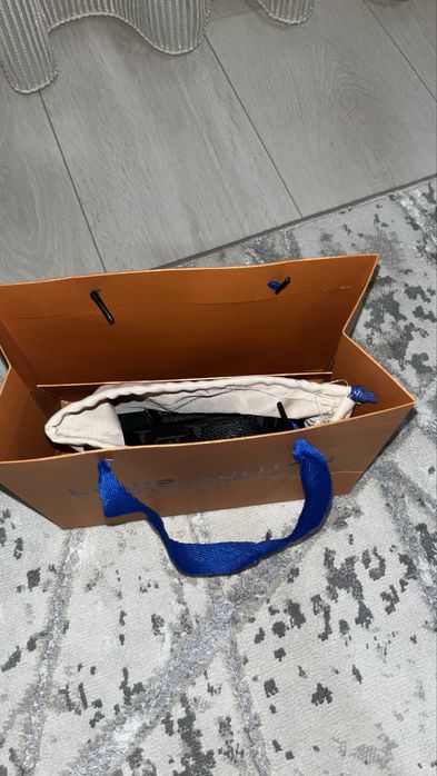 curea louis vuiton neagra