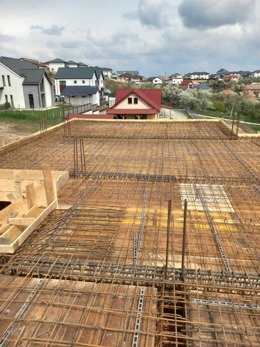 Depozit cherestea, construcții case, săpături cu escavator