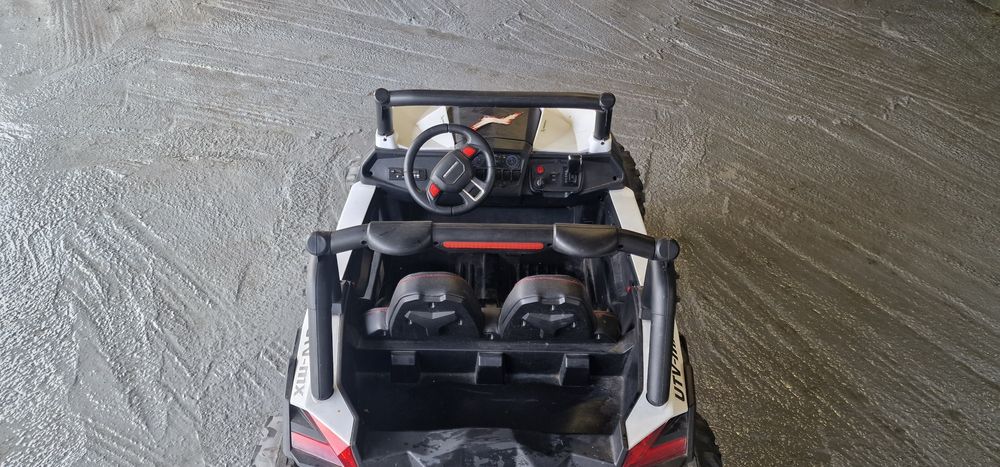 Buggy electric de copii 4x4  cu motor pe fiecare roata
