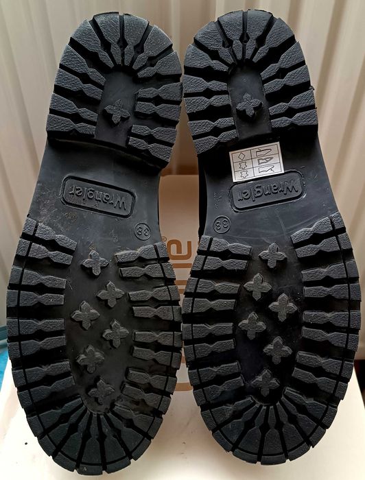 Ghete damă ,,WRANGLER,, din piele nabuc impermeabili mărimea 38