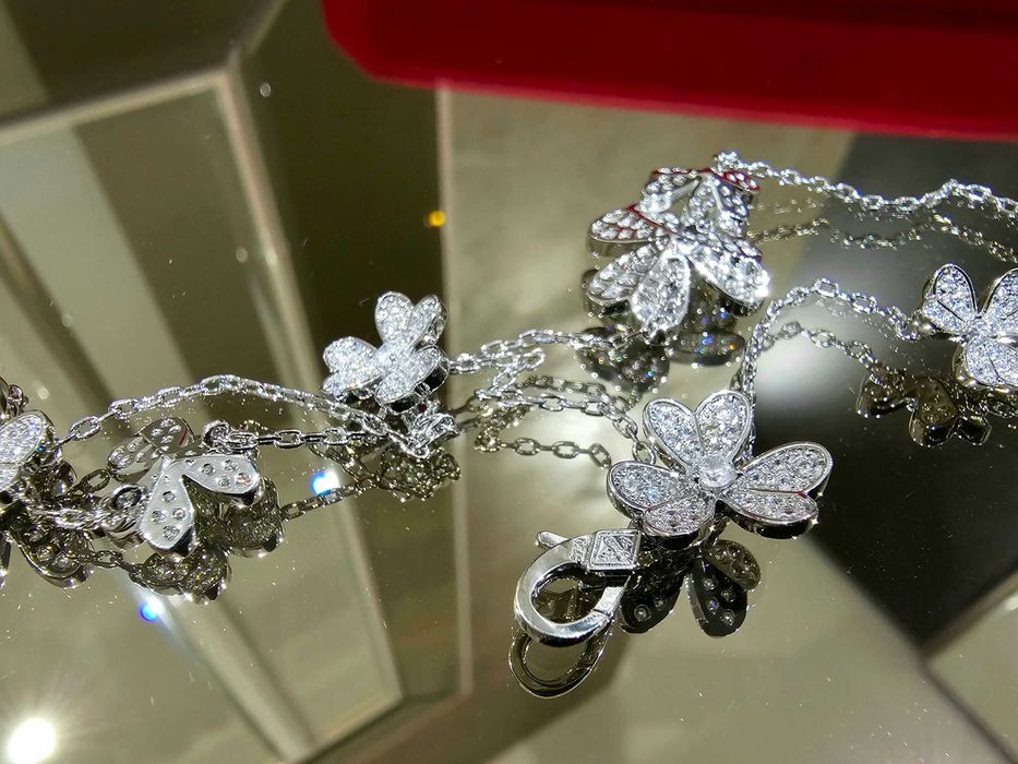 Van Cleef & Arpels VCA Silver Diamond 9 Flowers Frivole Дамско Колие