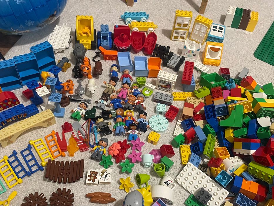 Огромен сет Duplo lego с коли, къщи, животни