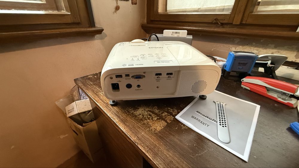 Проектор 4К EPSON EH-TW5600 топ като Нов Цена 1400 Еур