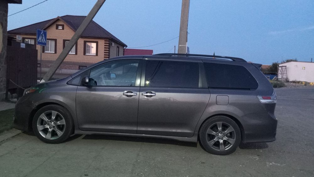 Тойота сиена 2013г