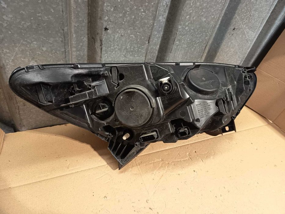 far stanga renault captur