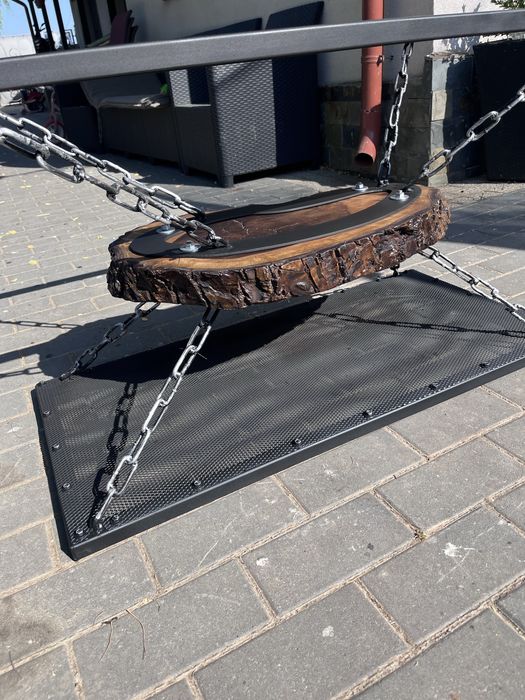 Masa levitationala stil indistrial, lemn nuc cu lanturi