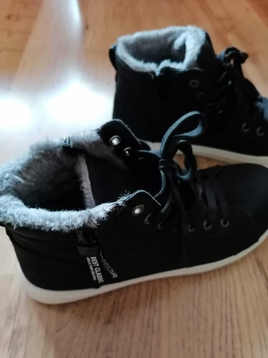 Черни дамски спортни зимни обувки