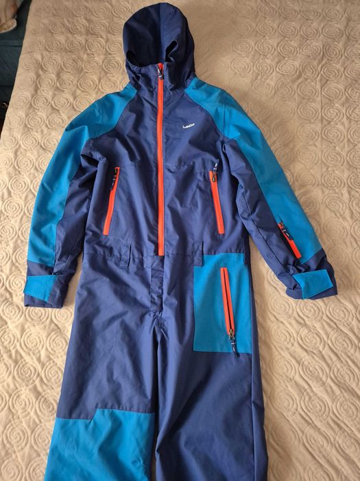 Vând combinezon ski