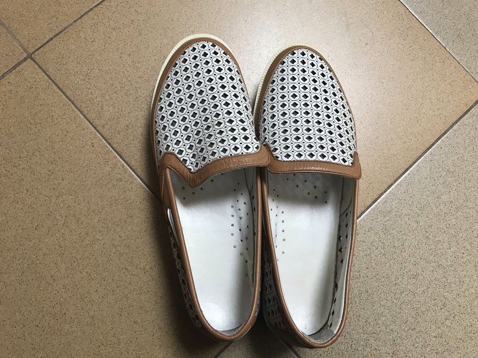 Дамски ежедневни обувки, употребявани незначително