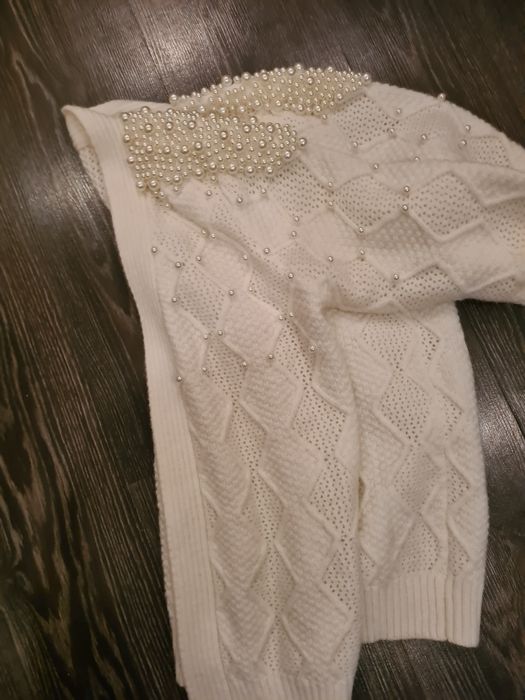Pulover tricotat damă perle la 250 lei Timișoara