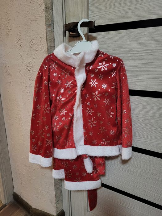 Продам новогодние костюмы для мальчика