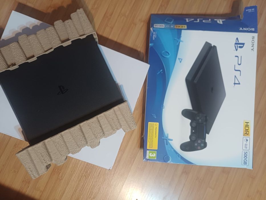 PS4 Slim + 2 Controllere + 2 Jocuri – Stare Foarte Bună