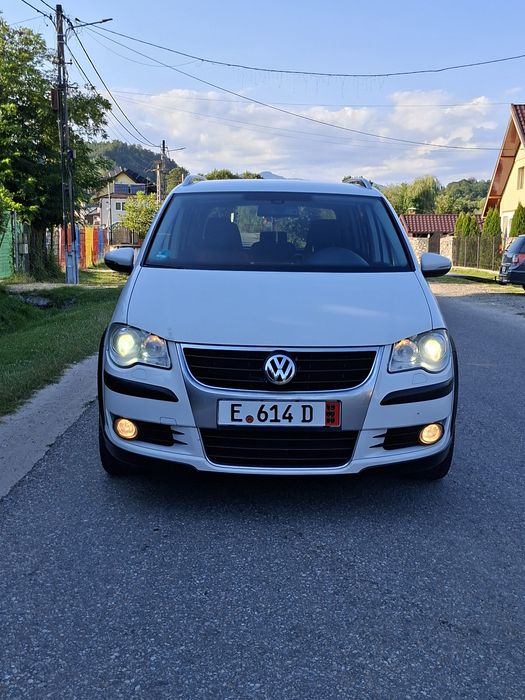 VW TOURAN CROSS 2010* Facelift * Full Options * 1.4 Benzină * Cutie de Viteze Automată * BI-XENON * Padele F1*  Navigatie Mare * Tempomat* Import 1 ZI