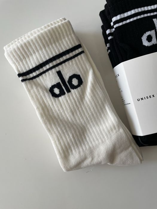 Дълги чорапи в цяло и черно