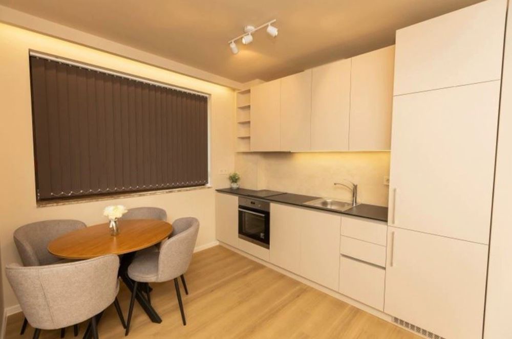 Дава се под наем Тристаен апартамент в София, Малинова долина - 90 кв.м за 896.58 € - Снимка #1