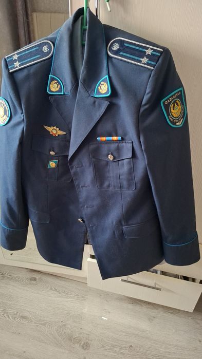 Продам китель 2 шт