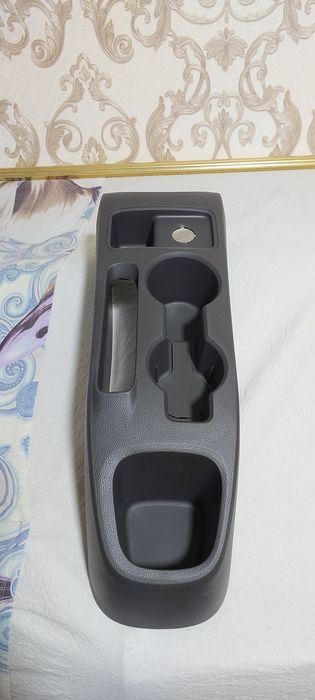 НОВЫЙ заводской Подстаканник и мелочей для авто COBALT. Цена договорн