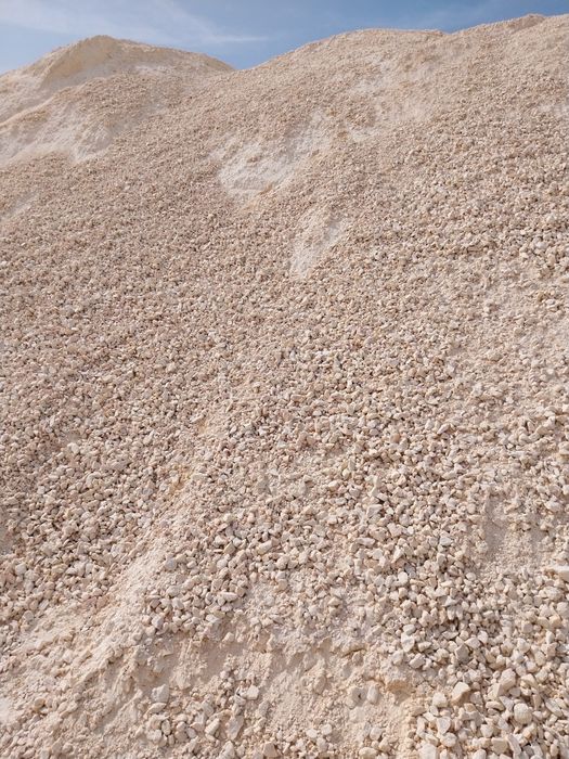 Доставка на пясък,филц,дренажен камък ,земна маса , хумус инертни мат.